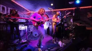 Matt Benfield shred'n with the Moonstone Riders