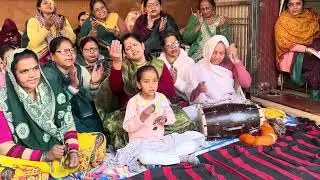 अम्मा जी ने गाया धमाकेदार भजन नीले पीले कपड़ों में तू ही दिखे तू ही दिखे कान्हा तू ही👌❤️🙏🏻