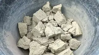 Dry multani mitti crumbling in tub 😋 soft fluffy dusty mud 🫶 relaxing powder play 
