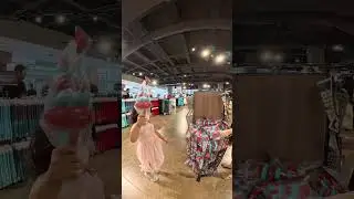 #familyvlog The Funniest Cheer Gear Ever &mdash; Chloe Couldn&rsquo;t Stop Laughing｜最搞笑的加油小物&mdash;Chloe整個笑翻！