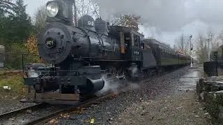 Northwest railway museum excursion train with 924 leading