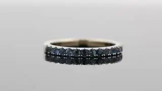 Anillo oro blanco 18k adornado con zafiros engastados. SK102WZ1