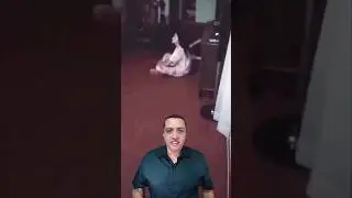 Fantasma juega con ni&ntilde;a en trance