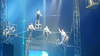 Dangerous acrobat show. Опасное шоу акробатов.