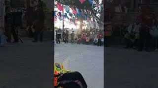 El Tamborero 🥁🔥gu&iacute;a los movimientos de los Matlachines y sincroniza la danza 🕺 🥁🙏🏻🏹🤭