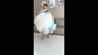 趁女友睡覺把她捆成繭，不信治不了你！