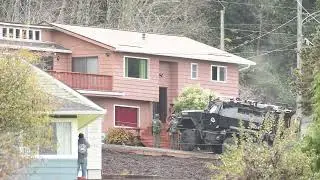 End of Police Standoff in South Bend, Washington 11-24-25.