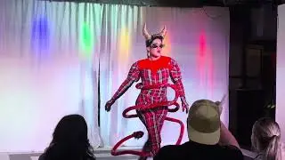 Pageantinta Gaga Ball Runway