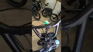 Does the Super 73 R-Adventure Series CORE have a throttle?