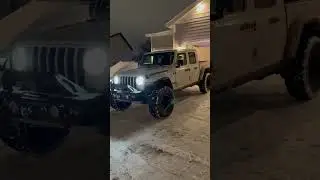 JEEP GLADIATOR ON 37s AMAZING IN SNOW