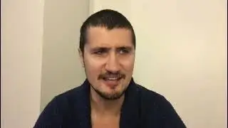 Rodrigo Beilfuss, ator brasileiro residente no Canada, recita trecho de Hamlet em ingl&ecirc;s.