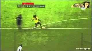 Intento de gol de Alex Col&oacute;n | Barcelona S.C. 1 Atletico Nacional 0