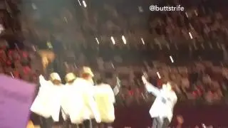 [FANCAM] BTS THE WINGS TOUR SYDNEY FILMING TO FANS