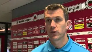 Sinclair Bischop in gesprek met Marinus Dijkhuizen