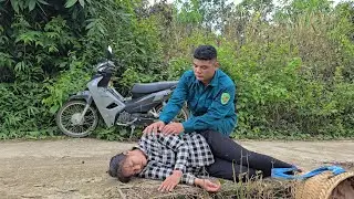 Жестокая жизнь Полицейский Нам быстро спас Ту Кама, который попал в аварию на дороге