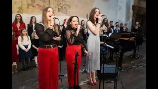 SVÍTÁ - dívčí trio JEJDA