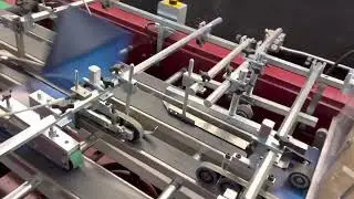 Gluing a &ldquo;V&rdquo; pocket folder on a Moll gluer