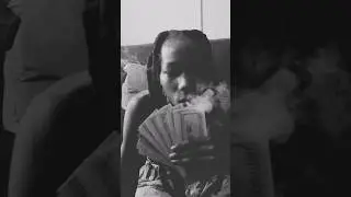 More dollars 💵 flying away&hellip; but I still RUN THIS TOWN 😂🔥 #theyalwaysrun #reenact #black