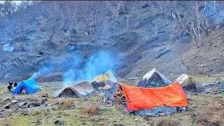 Very Relaxing and Peaceful Nepali Mountain Village Life || Simple Nepali Life in Rain || villagefood