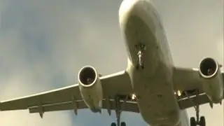 El viento dificulta aterrizajes en aeropuerto Loiu