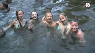 Groep 8 duikt in de gracht: 'Als je onder de brug door bent, ben je een brugpieper' (7 juli 2023)