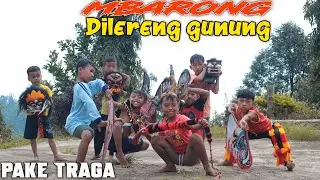 Dimas plays barongan on the mountain slopes, riding traga with lots of people is so much fun!!
