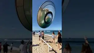 What Was That?! UFO Appears Over the Beach and Causes Panic #UFO #UFOs #uaps #UAP #ovni