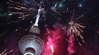 Harder! Faster! Louder! – Crows! Fireworks! Berlin! (Krähen in der Silvesternacht)