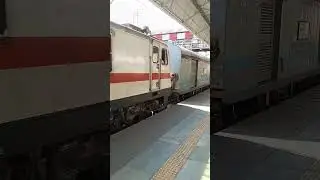 13152 JAMMU TAWI KOLKATA EXPRESS ARRIVE BAREILLY JUNCTION