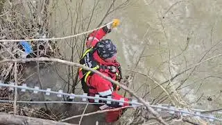 Hakkari İtfaiye Müdürü Bülent Keskin: 130 kişilik ekiple arama çalışmaları devam ediyor