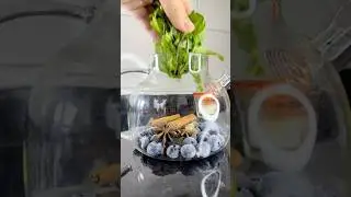 Making Healthy Blueberry Tea with mint