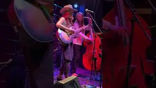 @raeisla live at the hq #livemusic #pacificnorthwest #folkmusic #singersongwriter #bandspotlight