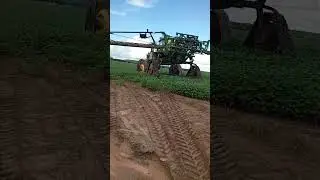 gangorrando a m&aacute;quina para sair da eros&atilde;o #colheita #colhedeira #soja