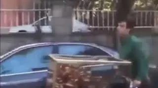Simit&ccedil;i derken sesi kısılan adam