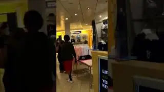 Shopping on Royal Caribbean&rsquo;s Allure of the Seas at The Shop