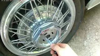 82 Lincoln Town Car spoke hub cap removal