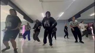 Rox Nacida Libre entrenando reggaetón