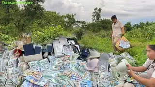 Great Lucky Girl Found A lot Money $ and good thing at Trash Place - treasure found at landfill