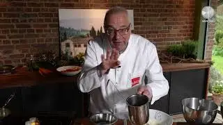 Kochen mit Rainer Sass   Joghurt Mousse mit marinierten Erdbeeren