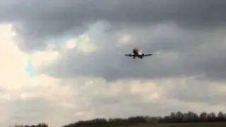Norwegian LN-NOL landing on EPKK