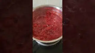 homemade strawberry jam # strawberryjam# shorts # trending # viralvideo#nawinrasoi #seemasingh