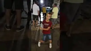 bambino balla la Papu dance