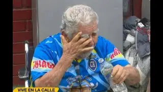 Abuelito en silla de ruedas está viviendo en la calle tras ser desalojado por su propia familia