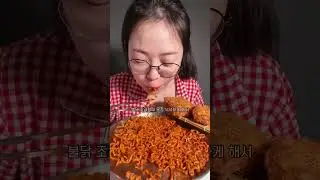ASMR ramen 🍜 & chicken 🍗#mukbang #ramennoodles