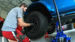 Замена передних и задних тормозных колодок и ротора Ford Bronco 6-го поколения (2022)