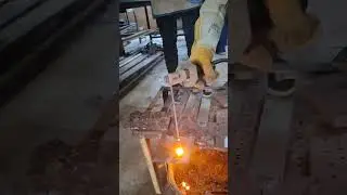 How To  Make a Round Hole in an MS Plate Using Arc Welding #itiwelder #welding #shorts #weld