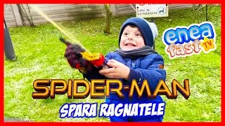 LO SPARA RAGNATELE DI SPIDERMAN CHE DIVENTA UNA PISTOLA AD ACQUA.