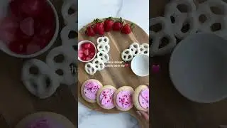 Let&rsquo;s make a dessert charcuterie boards 🍬 #charcuterie #hosting #charcuterieboard