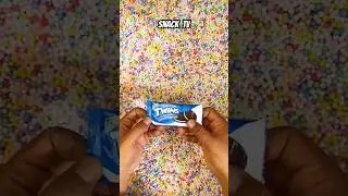 Найдите и найдите печенье-сэндвич Vanilla Creme Twins в коробке #шоколад #вирусноевидео #шорты #fyp