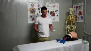 Использование ручного отсасывателя